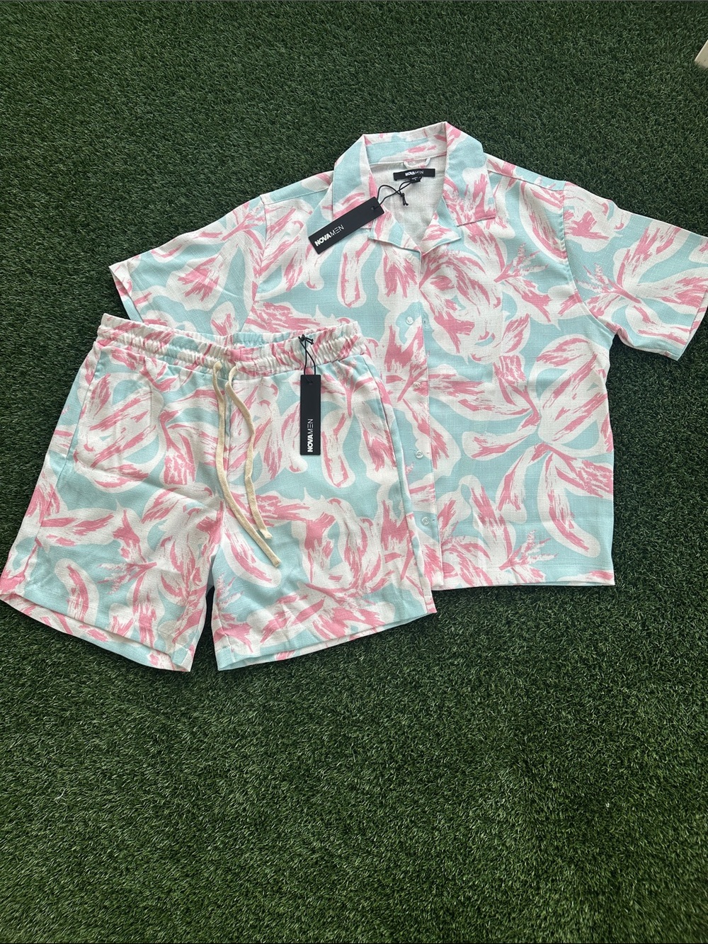 Fashion Nova Men's Short Sleeve Button-Down Shirt in Mint & Pink